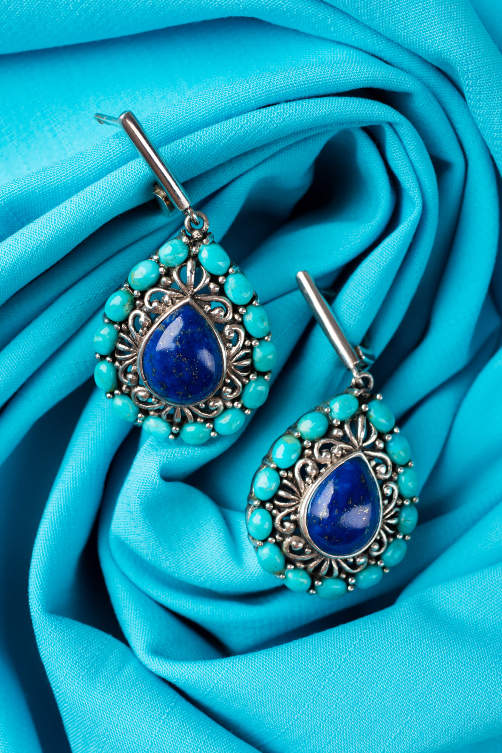 A pair of navy blue colored silver oxidized earring.